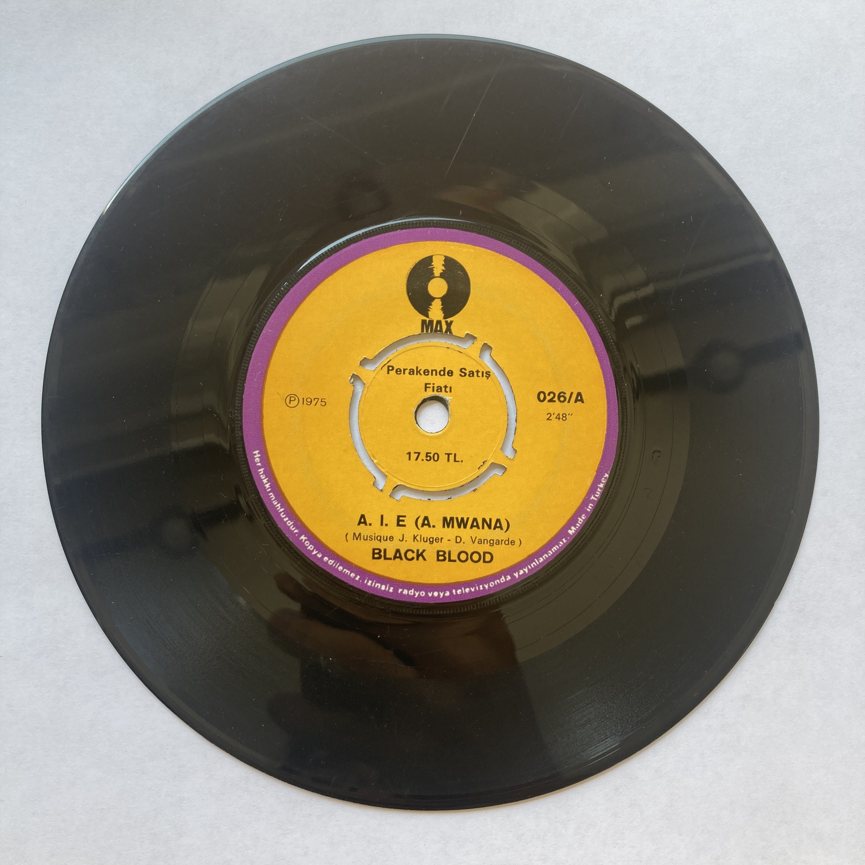 BLACK BLOOD – AHIE A MWANA / MARIE-THERESE