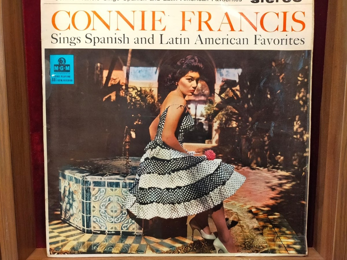 CONNIE FRANCIS - SINGS SPANISH & LATIN AMERICAN FAVORITES