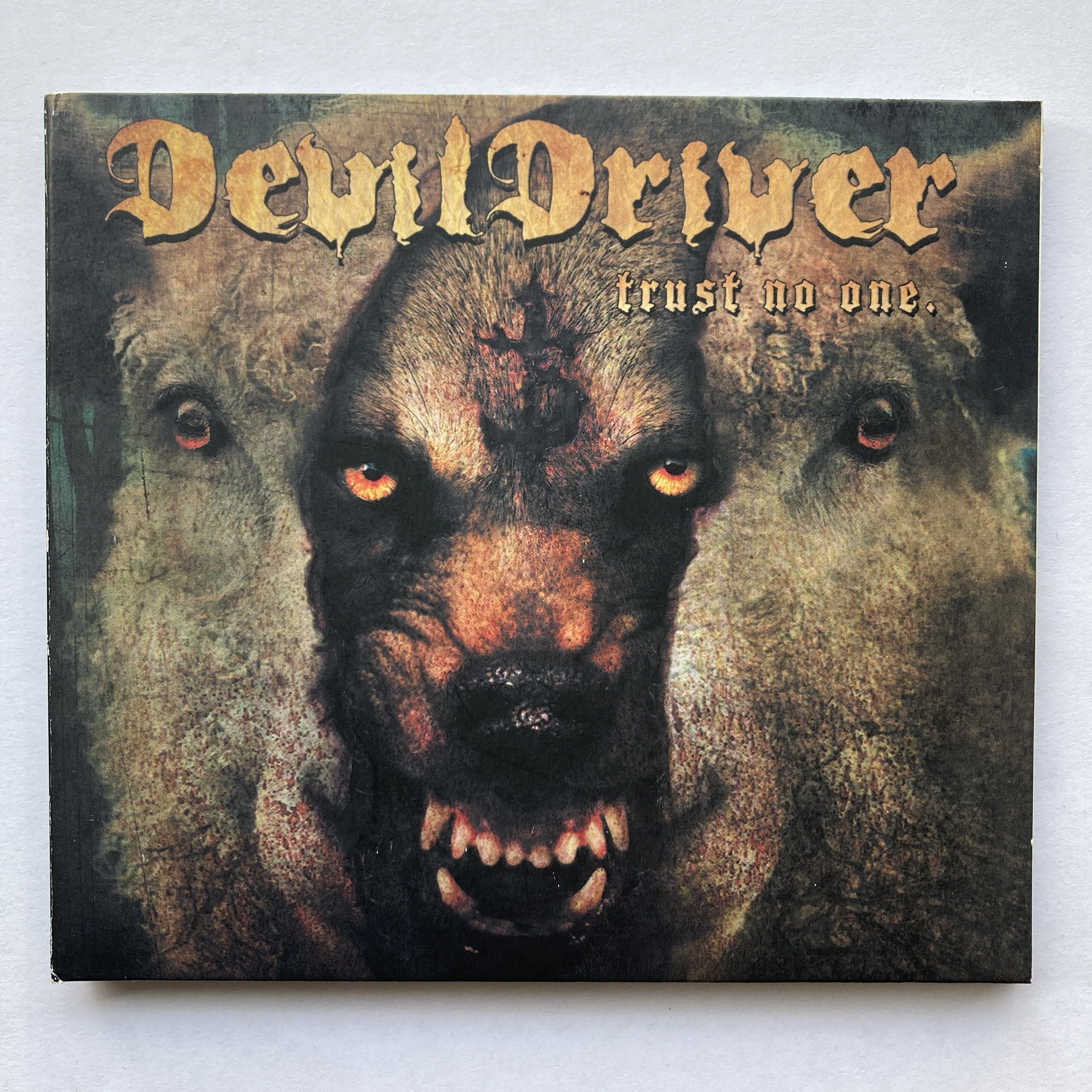 DEVILDRIVER – TRUST NO ONE
