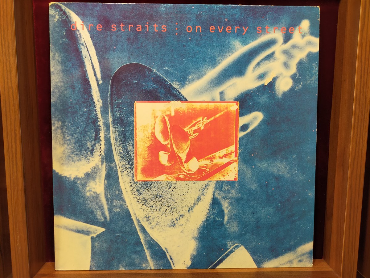 DIRE STRAITS - ON EVERY STREET 
