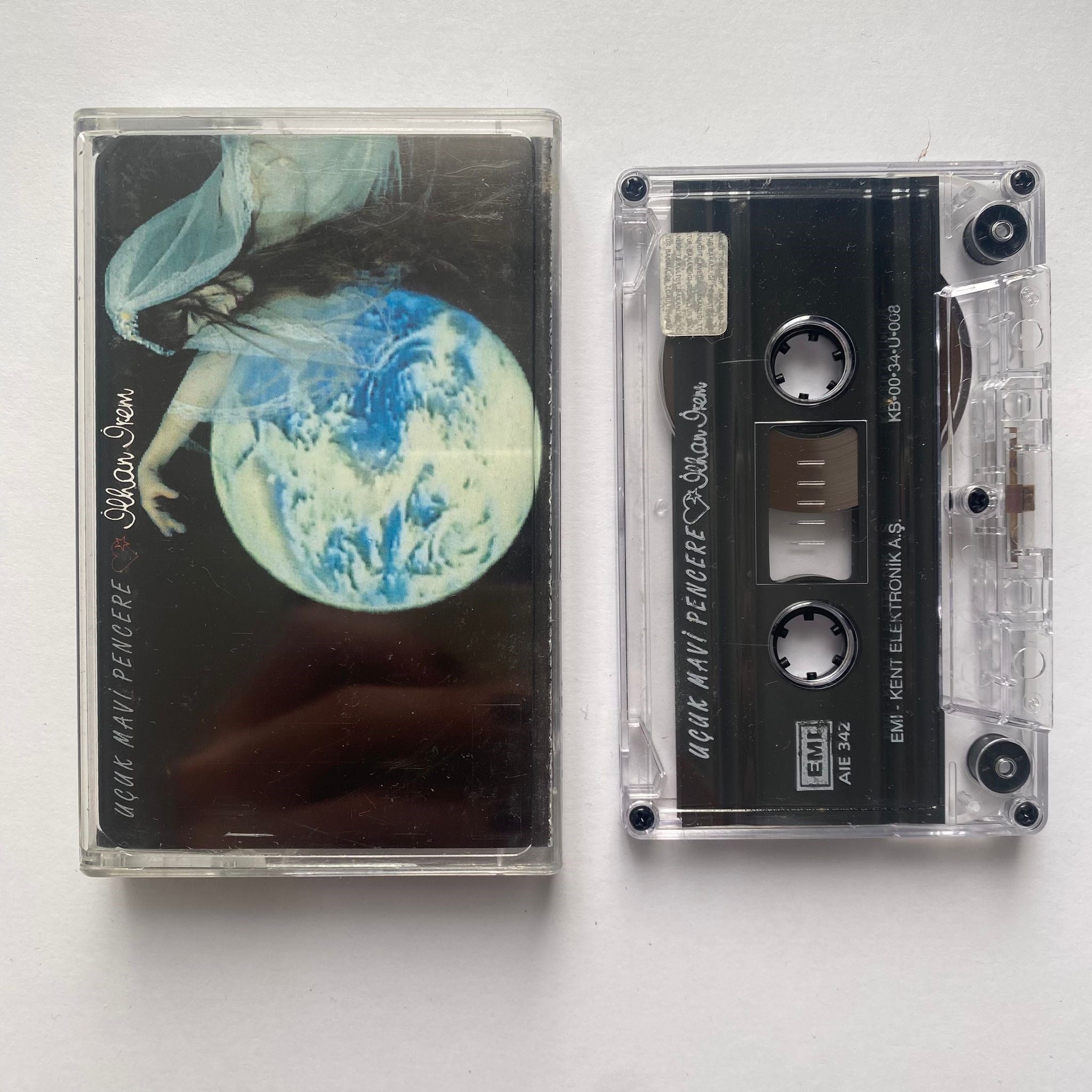 İLHAN İREM - UÇUK MAVİ PENCERE