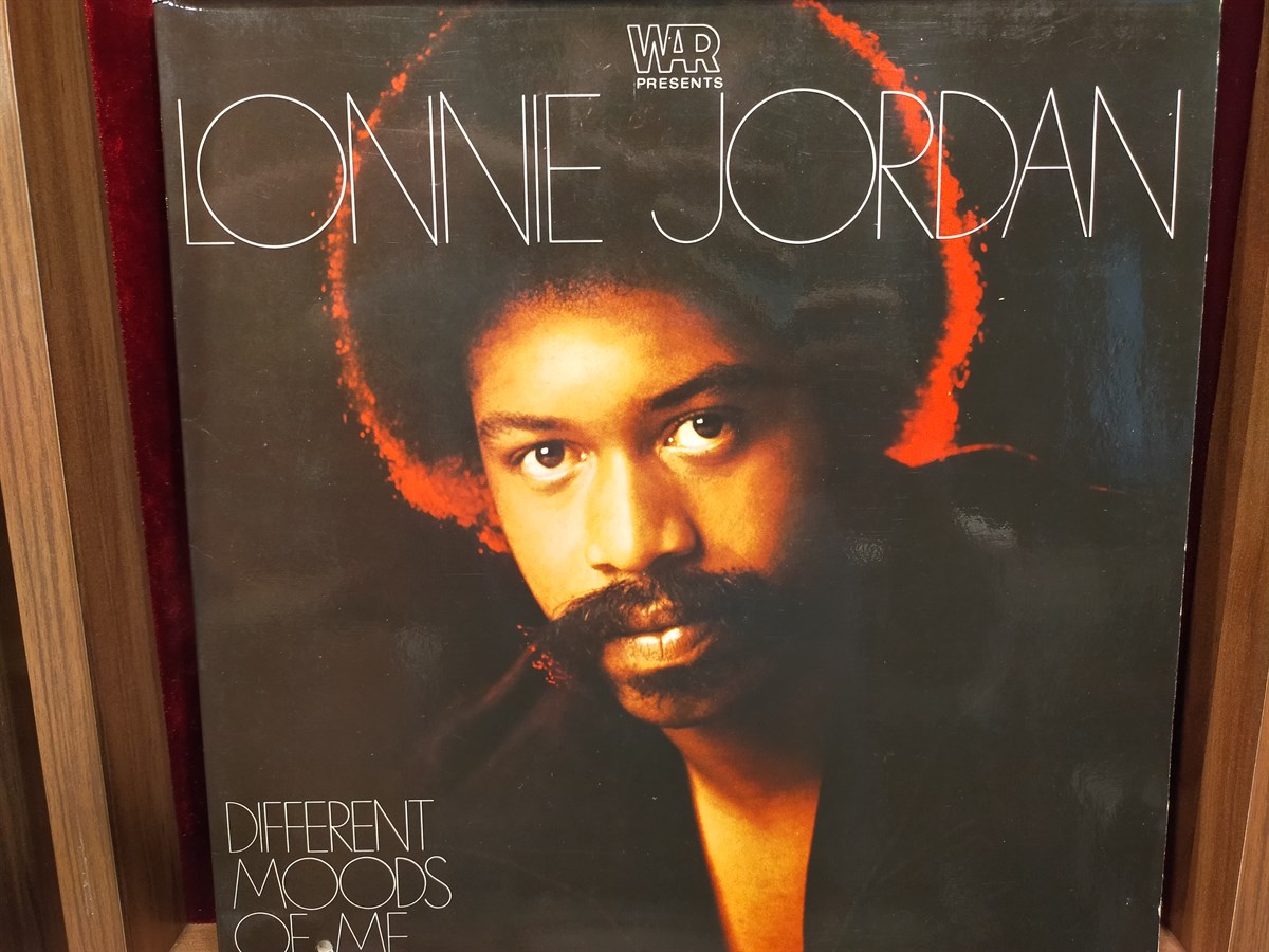 LONNIE JORDAN - DIFFERENT MOODS OF ME 