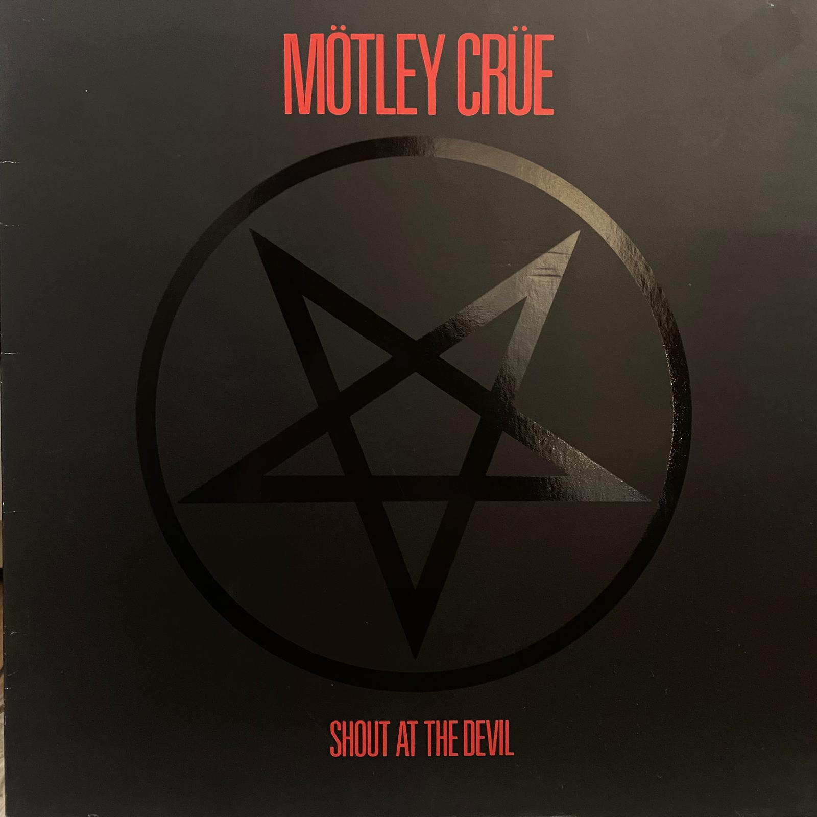 MÖTLEY CRÜE - SHOUT AT THE DEVIL