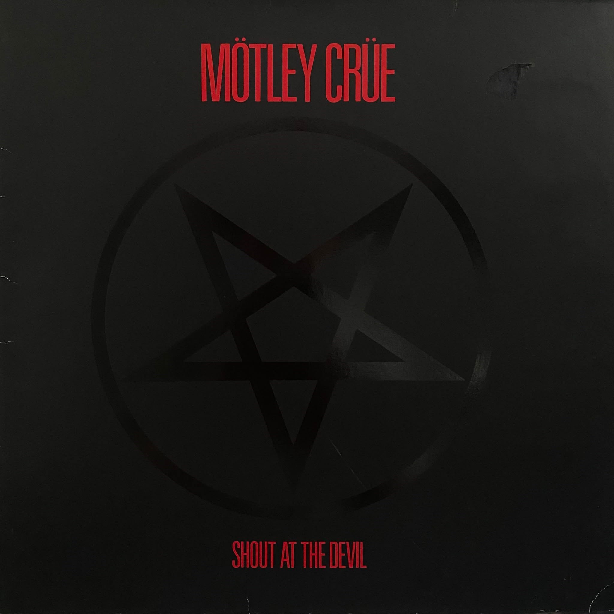 MÖTLEY CRÜE - SHOUT AT THE DEVIL