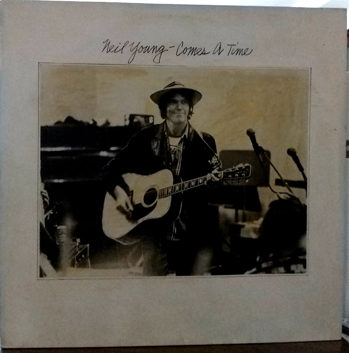 NEIL YOUNG - COMES A TIME 