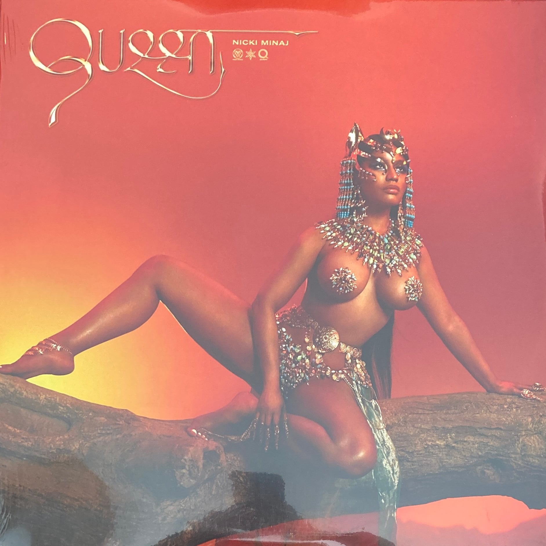 NICKI MINAJ - QUEEN