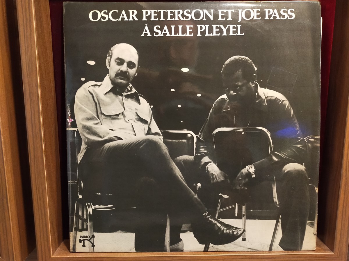 OSCAR PETERSON ET JOE PASS - A LA SALLE PLEYEL