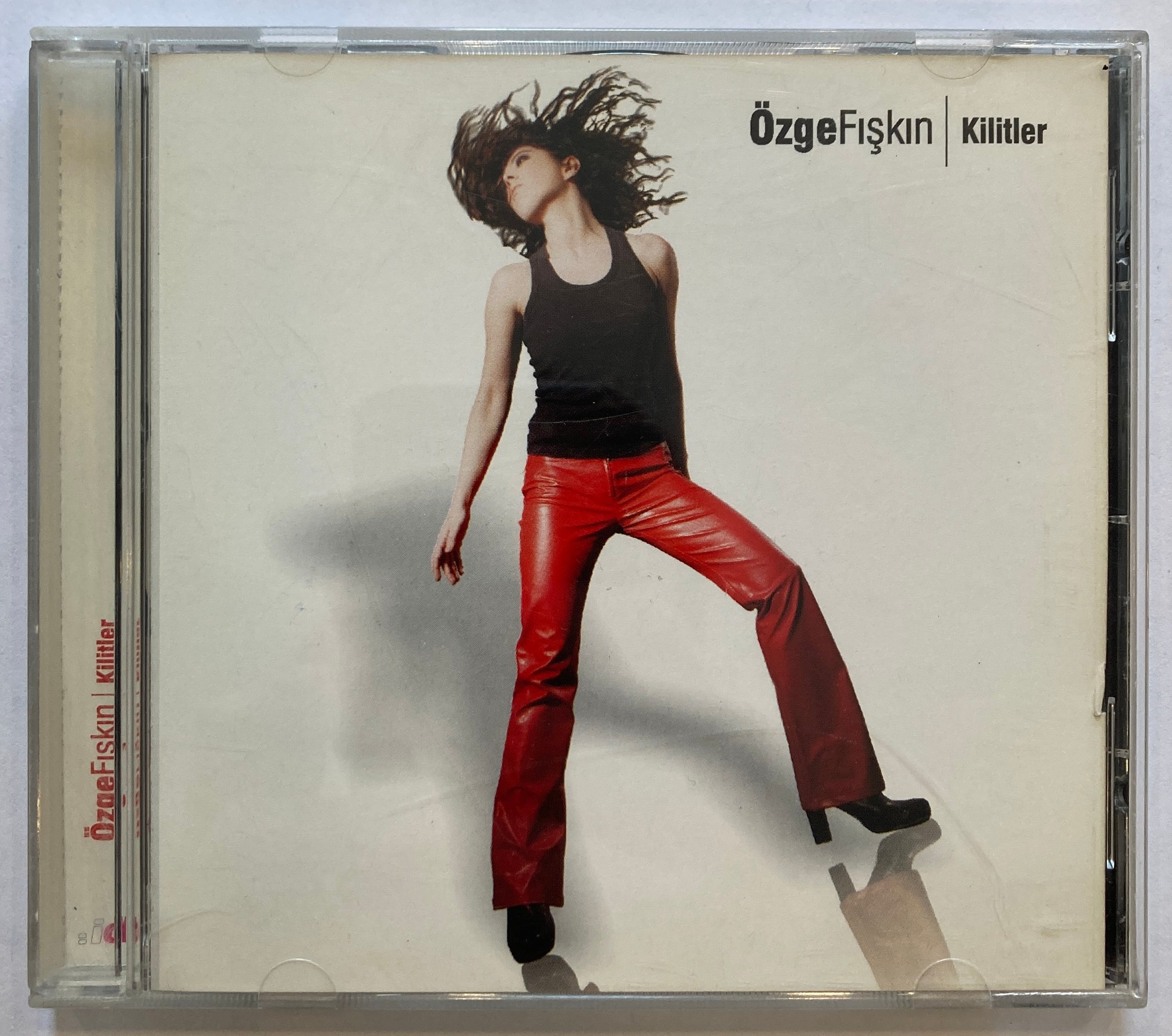 OZGE FISKIN - KILITLER
