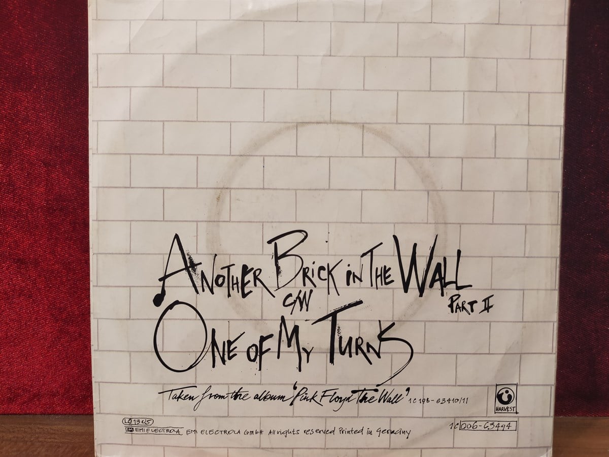 PINK FLOYD - ANOTHER BRICK IN THE WALL PART II / ONE OF MY TURNS 