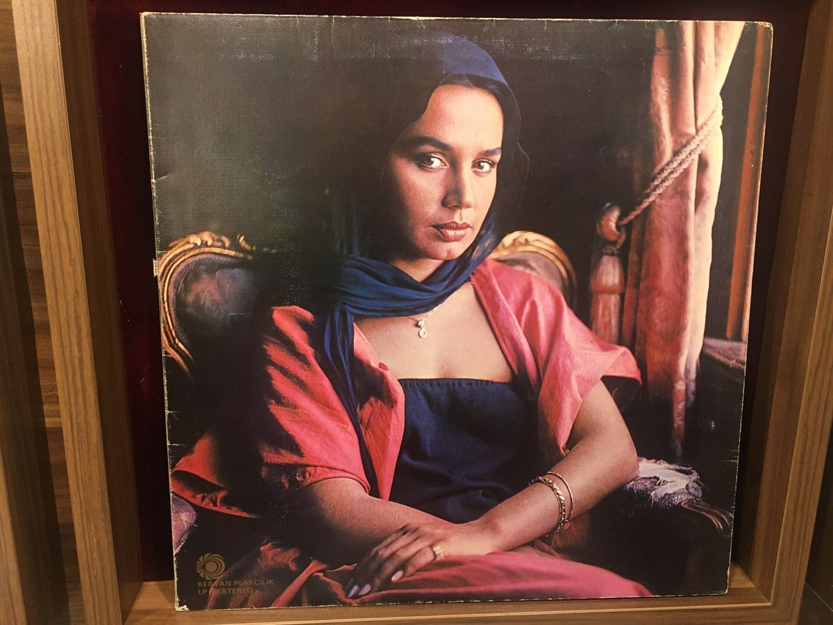 SEZEN AKSU - SEVGİLERİMLE