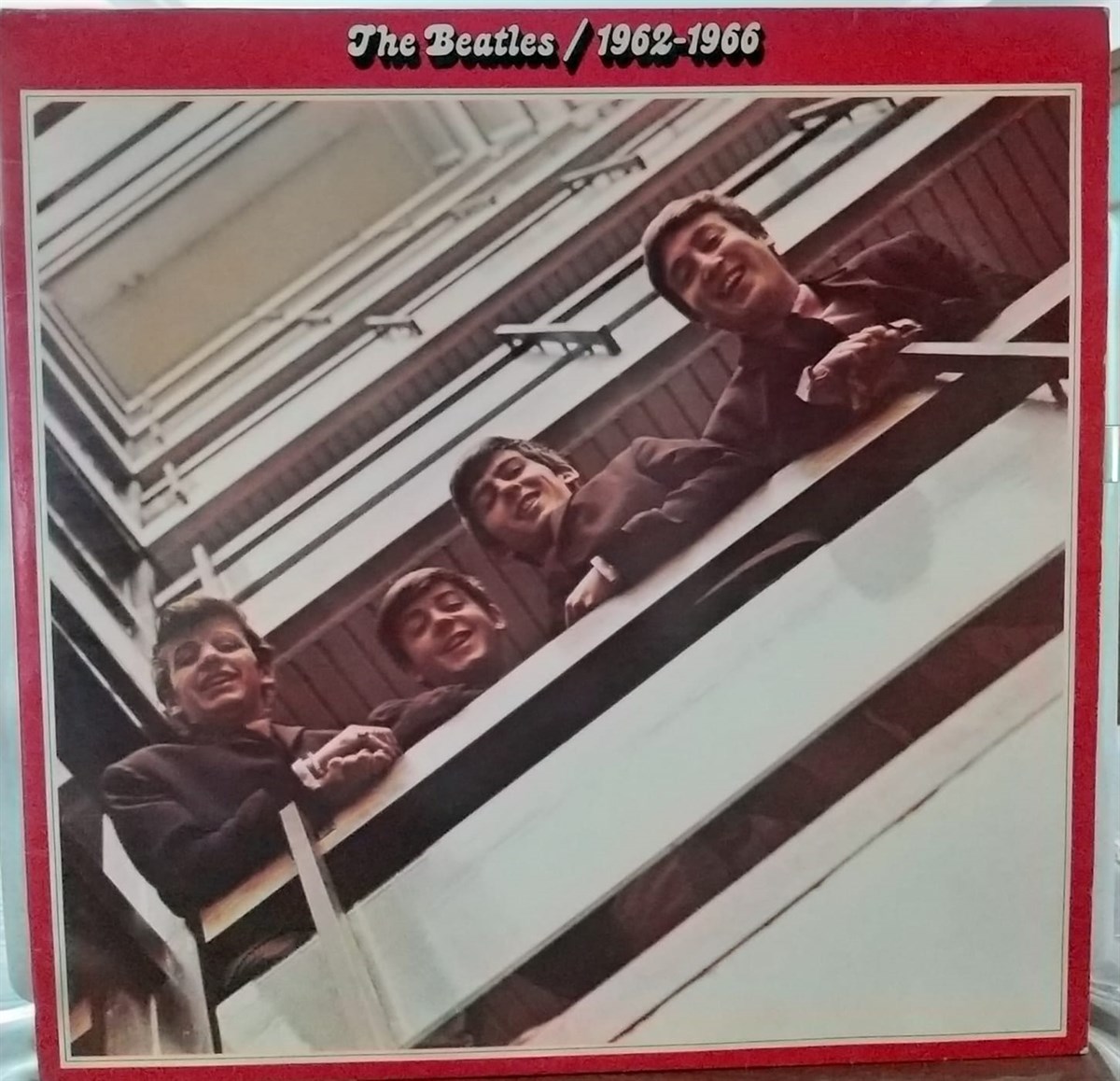 THE BEATLES - RED ALBUM (1962 / 1966)