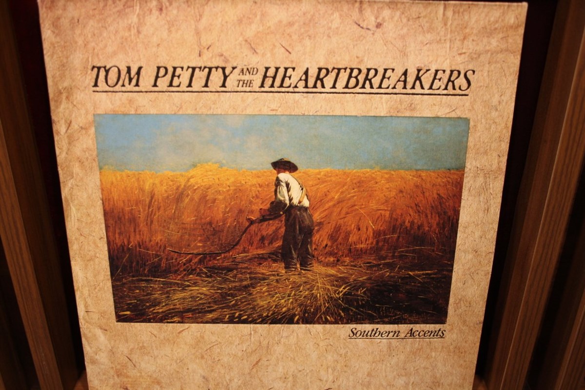 TOM PETTY AND THE HEARTBREAKES - SOUTHERN ACCENTS