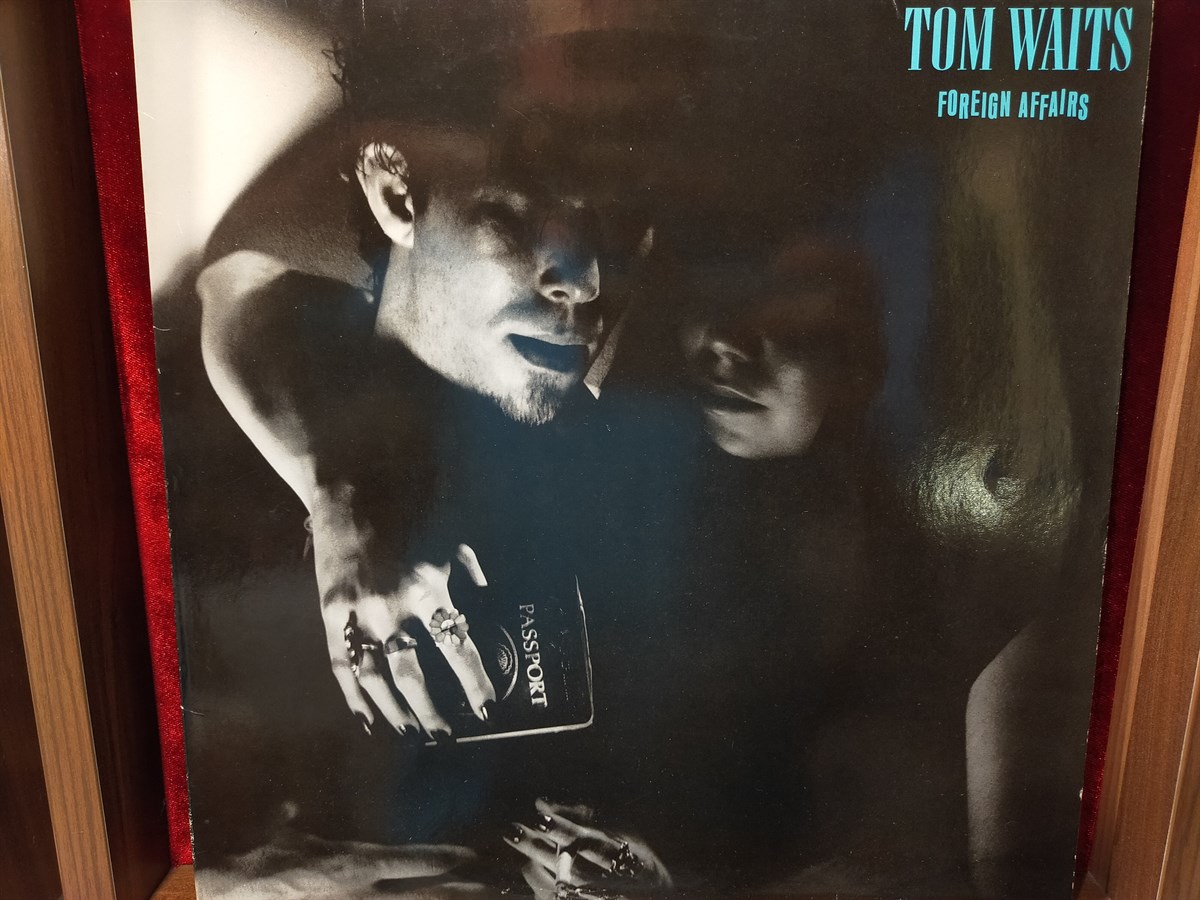 TOM WAITS - FOREIGN AFFAIR 