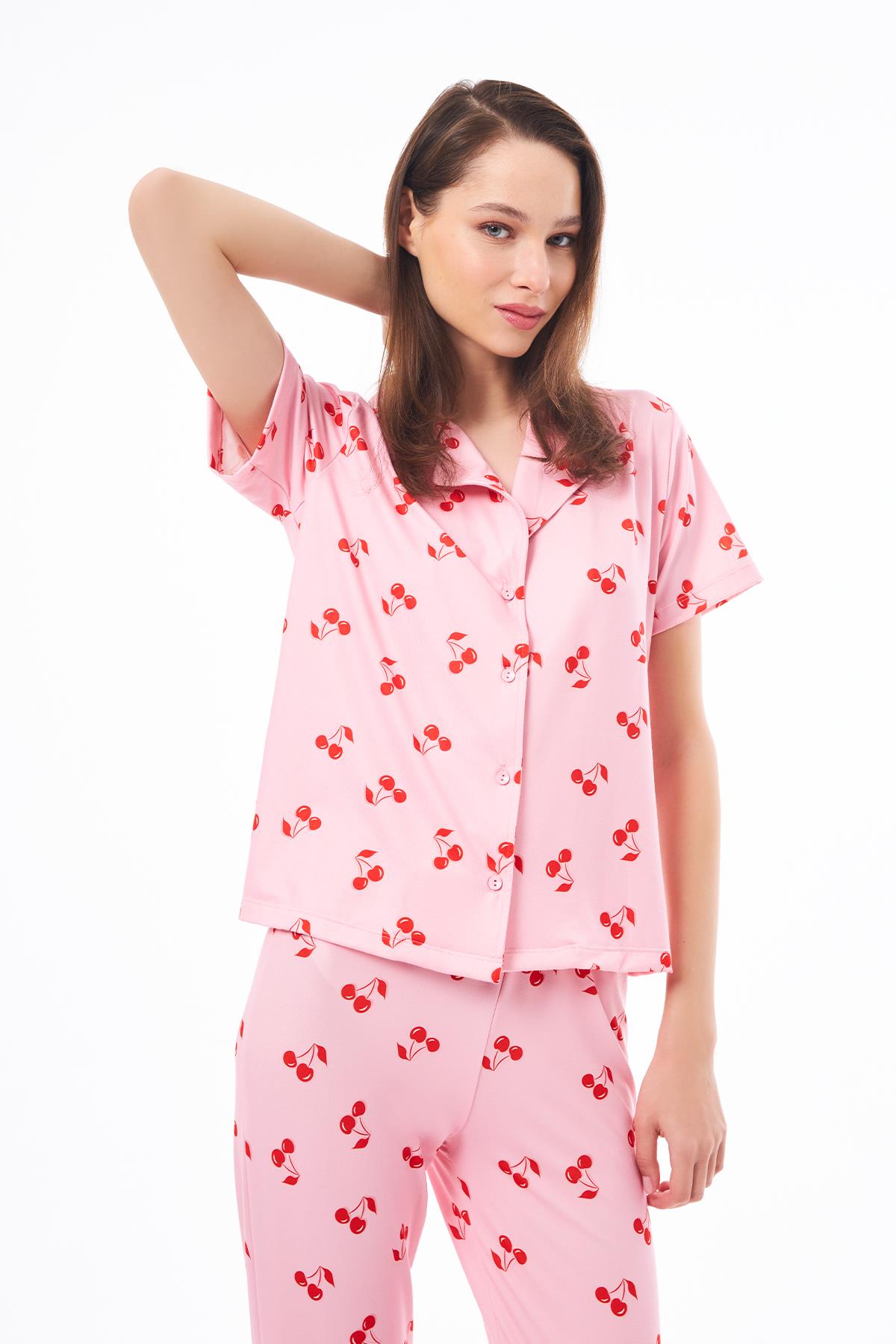 Premium Kadın Pijama Takımı Kiraz Desenli Yumuşak Dokulu Kısa Kollu Gömlek Yaka