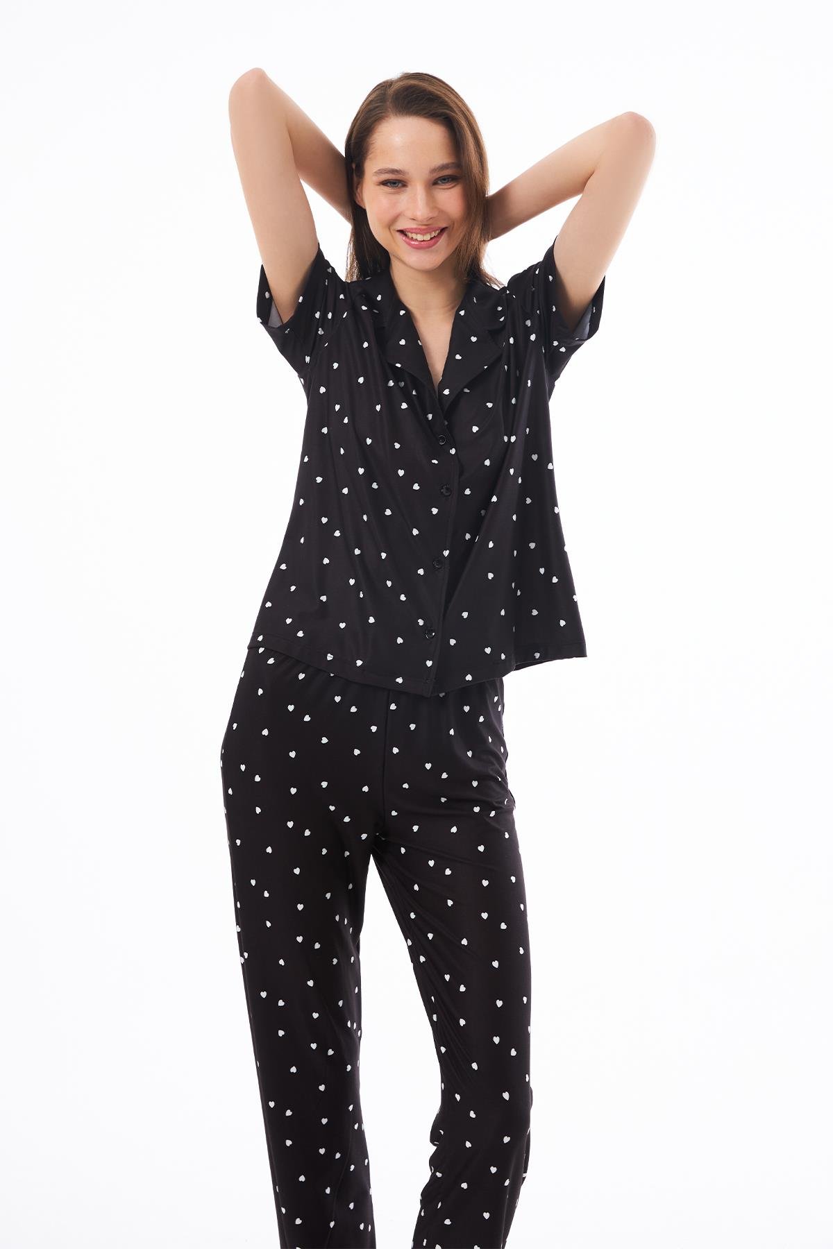 Premium Kadın Pijama Takımı Siyah Kalp Desenli Yumuşak Dokulu Kısa Kollu Gömlek Yaka