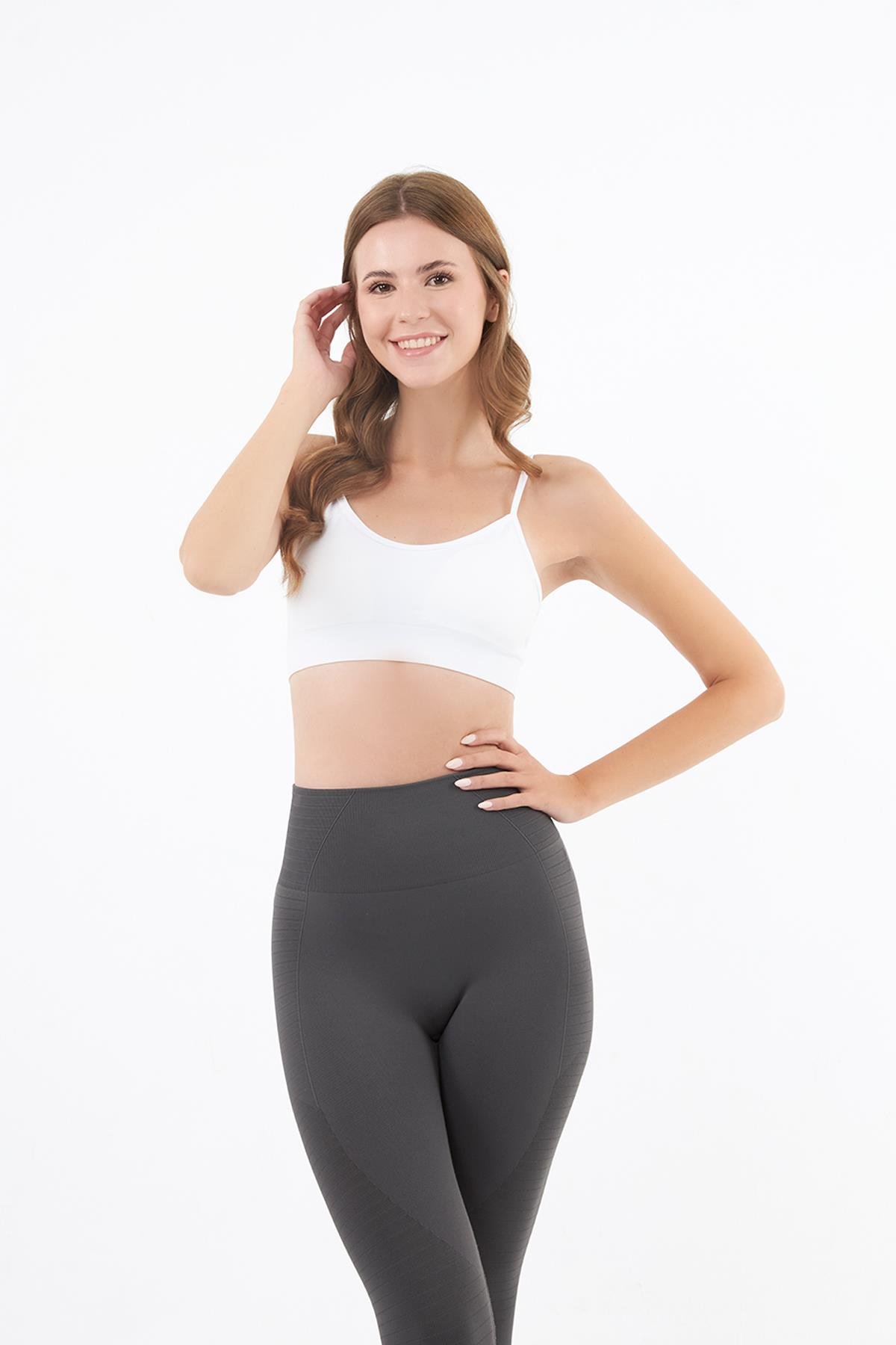 Beyaz İp Askılı Çıkarılabilir Kaplı Seamless Kadın Crop Atlet