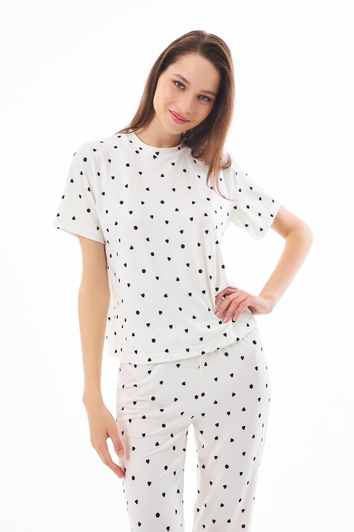 Premium Kadın Pijama Takımı Krem Kalp Desenli Yumuşak Dokulu Kısa Kollu Bisiklet Yaka
