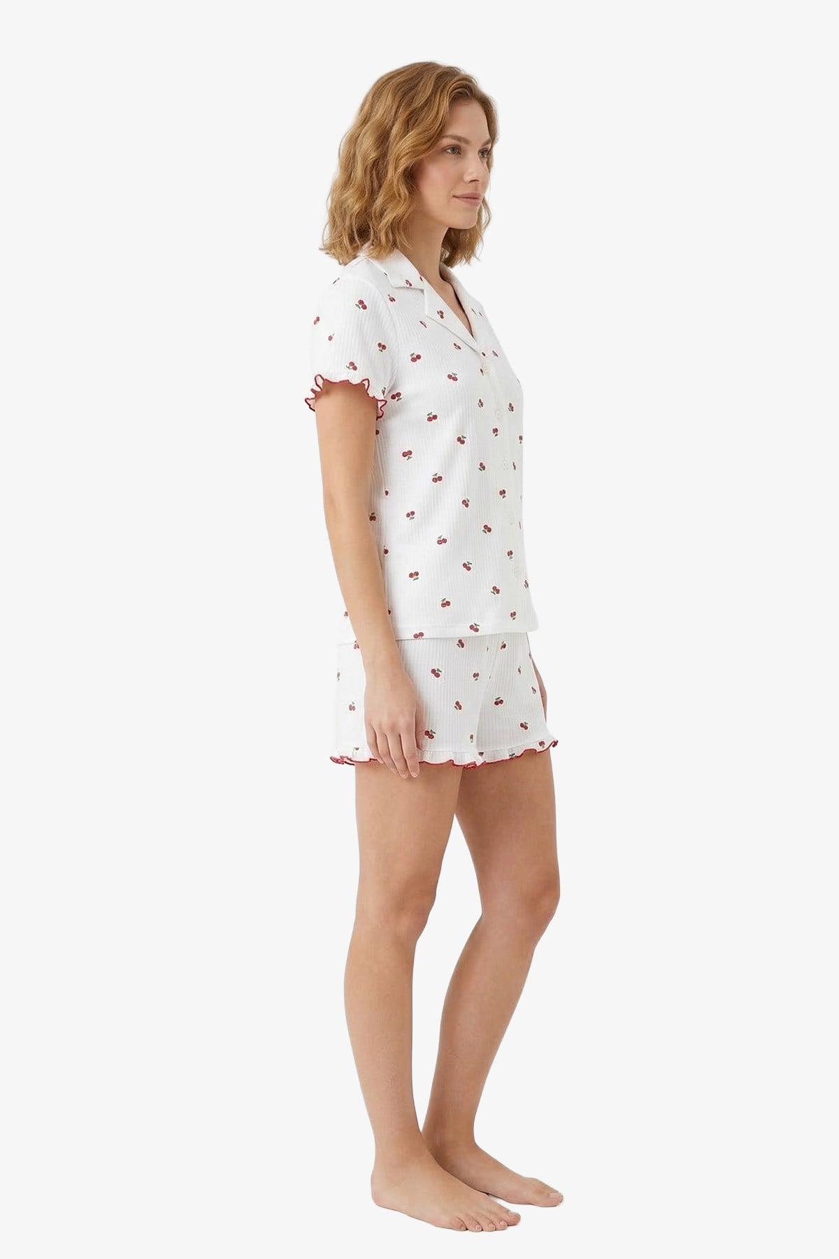 Beyaz Kiraz Desenli Bürümcük Gömlek Yaka Kadın Şortlu Pijama Takımı