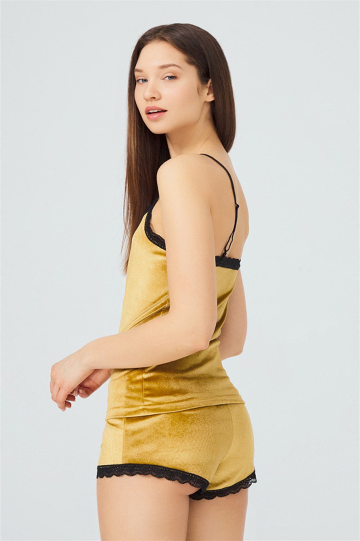 Hardal Sarısı Dantel Detaylı İnce Askılı Kadife Atletli Şortlu Takım