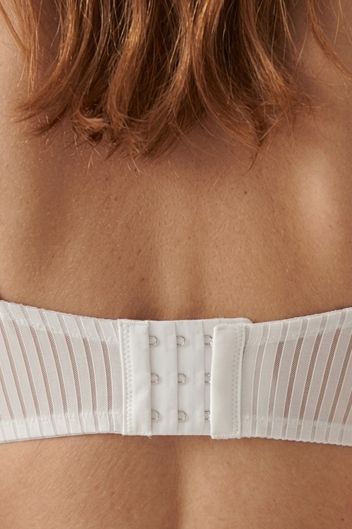 Seamless Bra - Striva | Beyaz Mikro Çizgi Desenli Balenli Toparlayıcı Kadın Sütyen