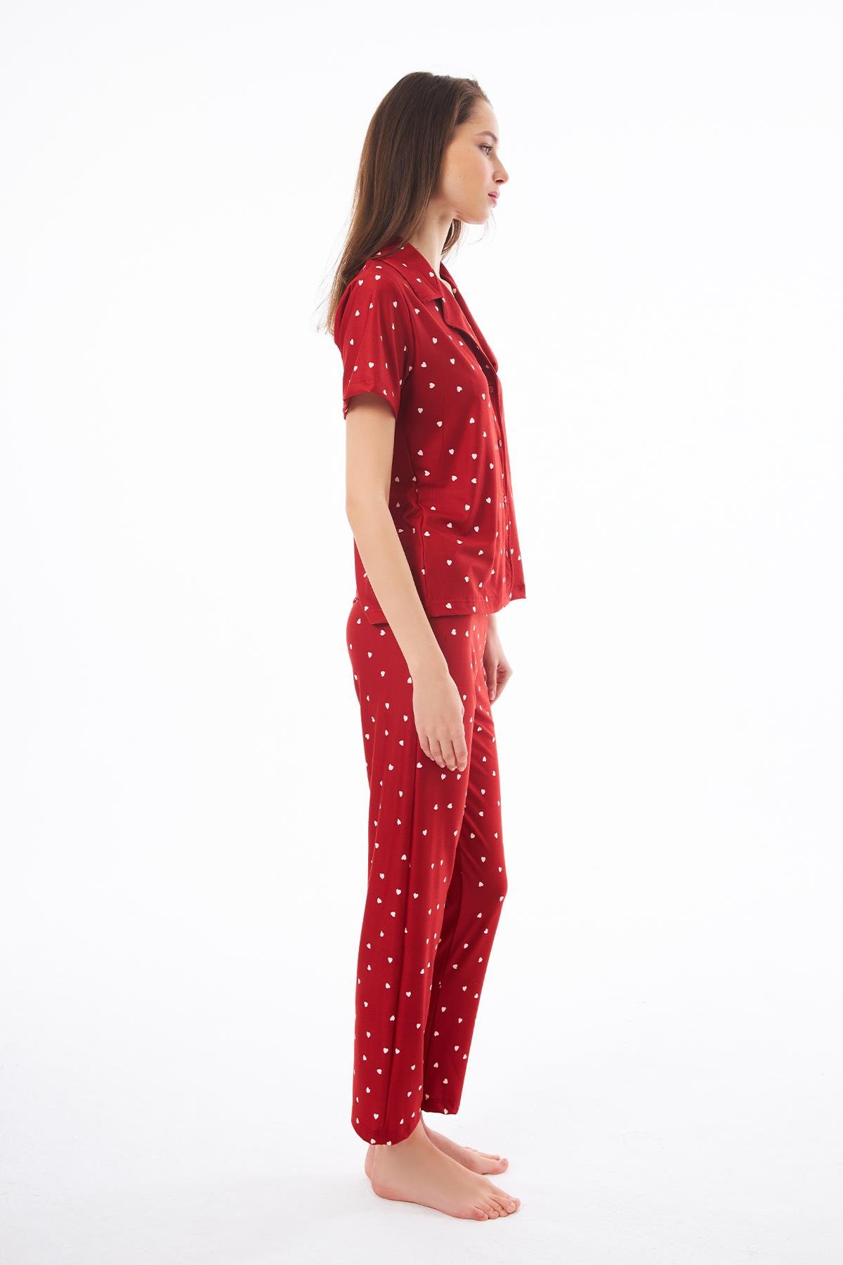 Premium Kadın Pijama Takımı Kırmızı Kalp Desenli Yumuşak Dokulu Kısa Kollu Gömlek Yaka