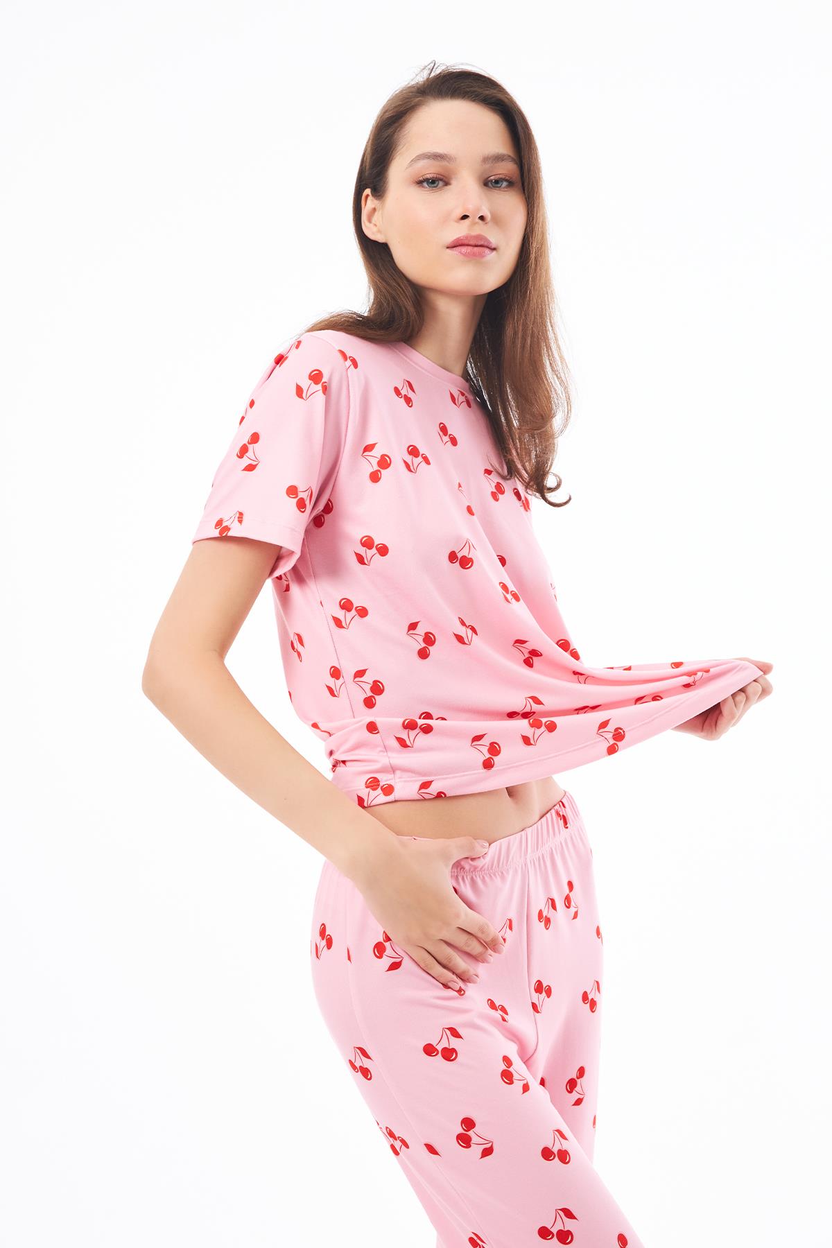 Premium Kadın Pijama Takımı Kiraz Desenli Yumuşak Dokulu Kısa Kollu Bisiklet Yaka