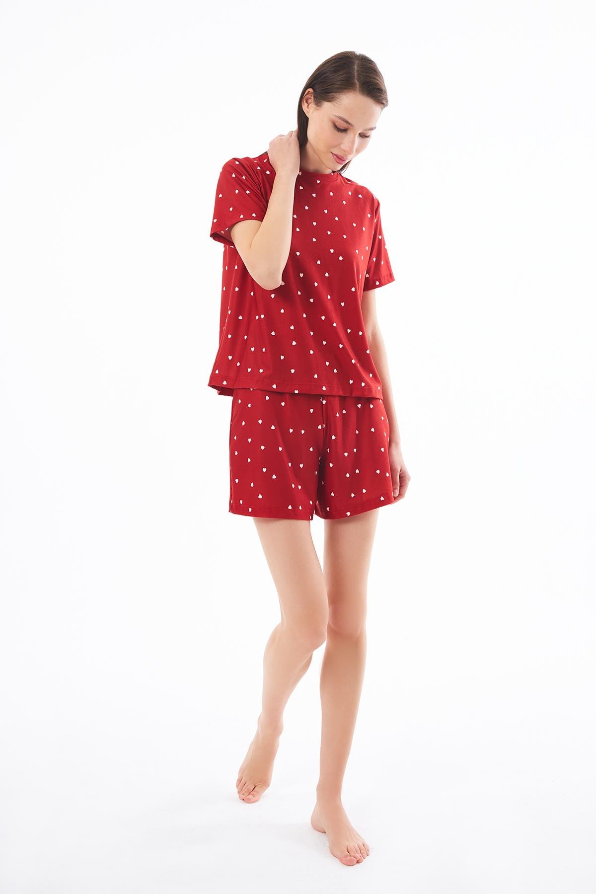 Premium Şortlu Kadın Pijama Takımı Kırmızı Kalp Desenli Yumuşak Dokulu Bisiklet Yaka Kısa Kollu
