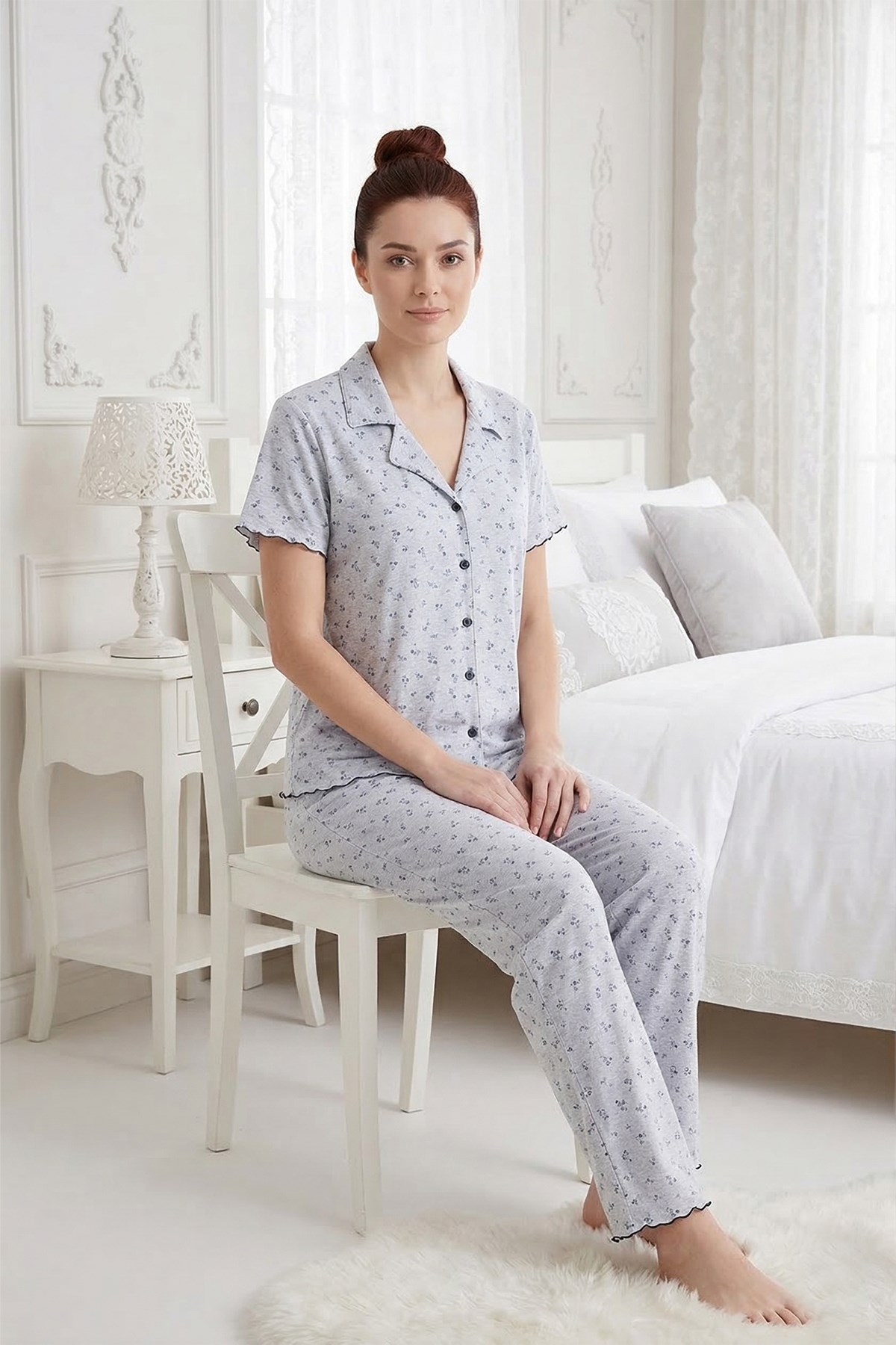 Gri Çiçek Desenli Pointel Gömlek Yaka Kadın Pijama Takımı
