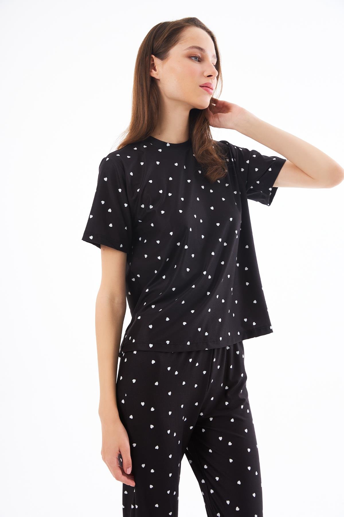 Premium Kadın Pijama Takımı Siyah Kalp Desenli Yumuşak Dokulu Kısa Kollu Bisiklet Yaka