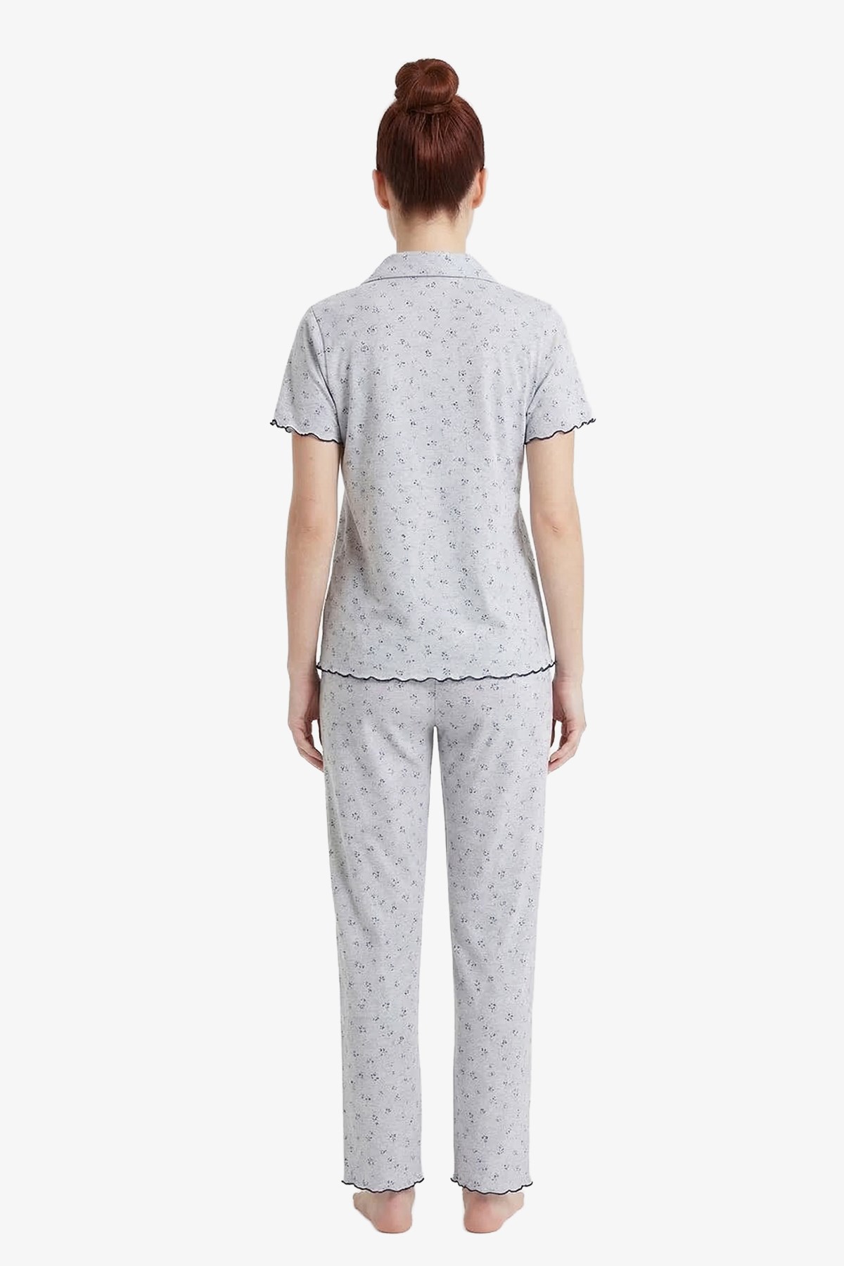 Gri Çiçek Desenli Pointel Gömlek Yaka Kadın Pijama Takımı