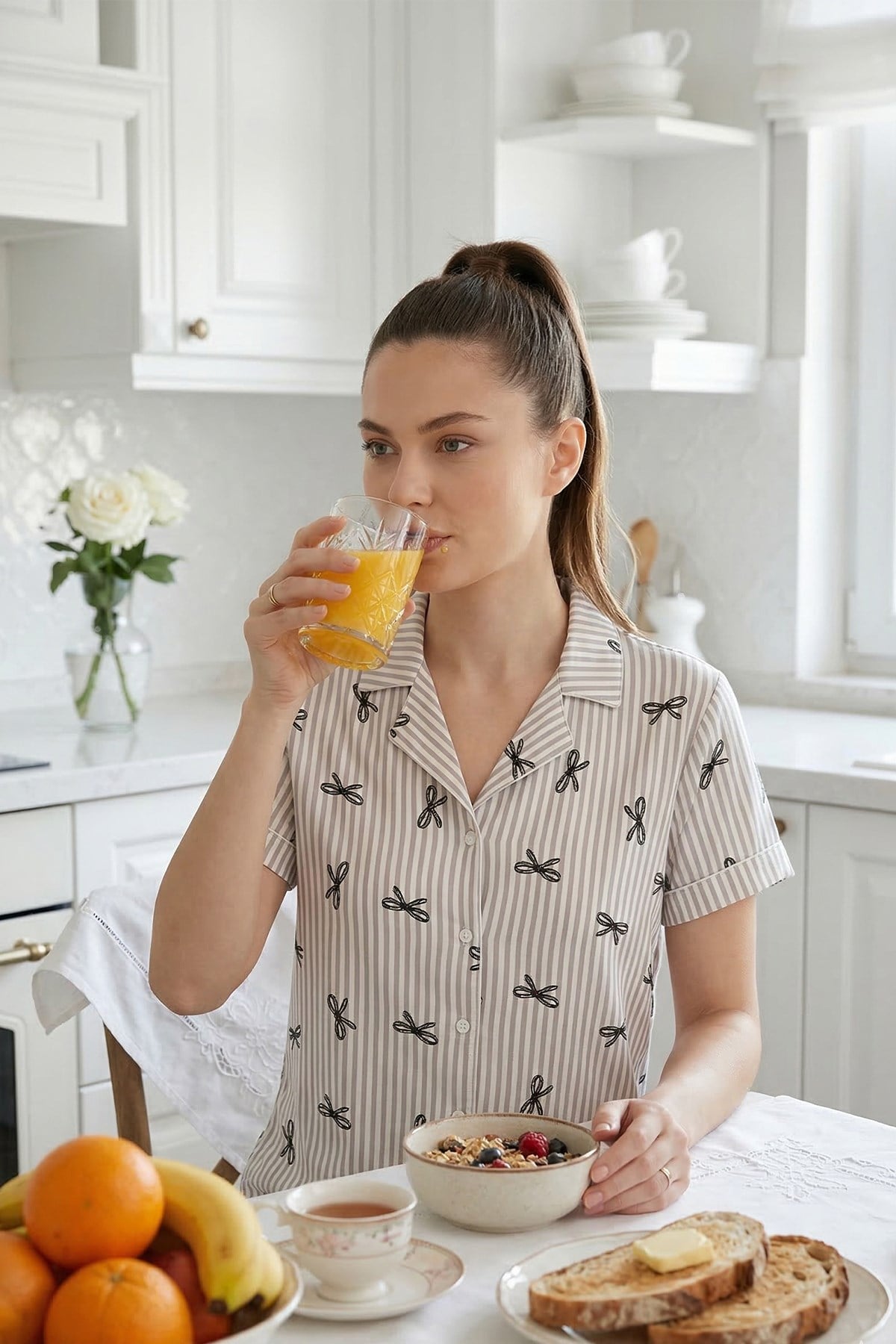 Gri Çizgi Desenli Yumuşak Dokulu Gömlek Yaka Kadın Pijama Takımı