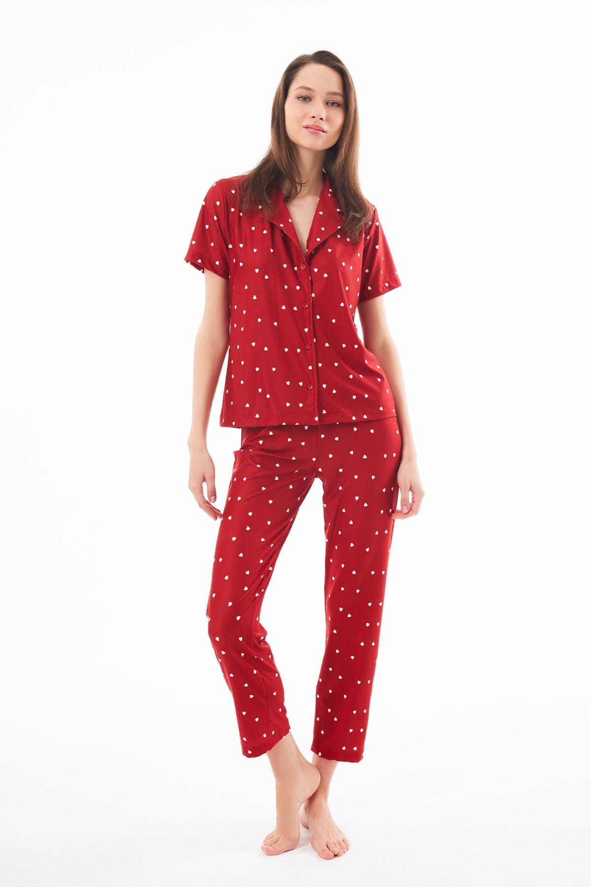 Premium Kadın Pijama Takımı Kırmızı Kalp Desenli Yumuşak Dokulu Kısa Kollu Gömlek Yaka