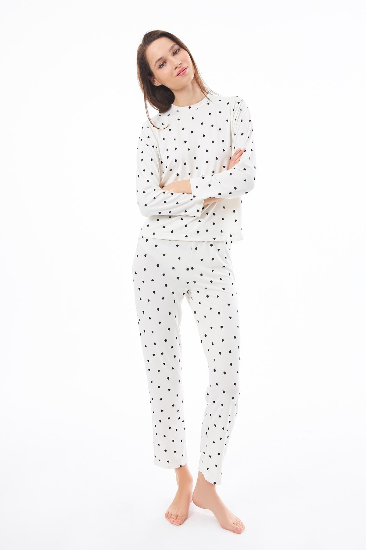 Premium  Kadın Pijama Takımı Krem Kalp Desenli Yumuşak Dokulu Bisiklet Yaka Uzun Kollu