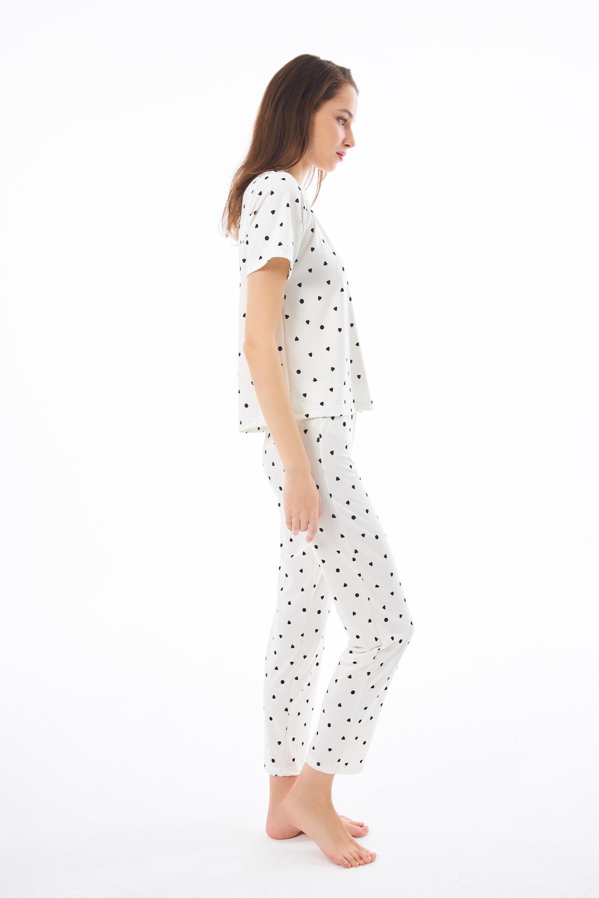 Premium Kadın Pijama Takımı Krem Kalp Desenli Yumuşak Dokulu Kısa Kollu Bisiklet Yaka