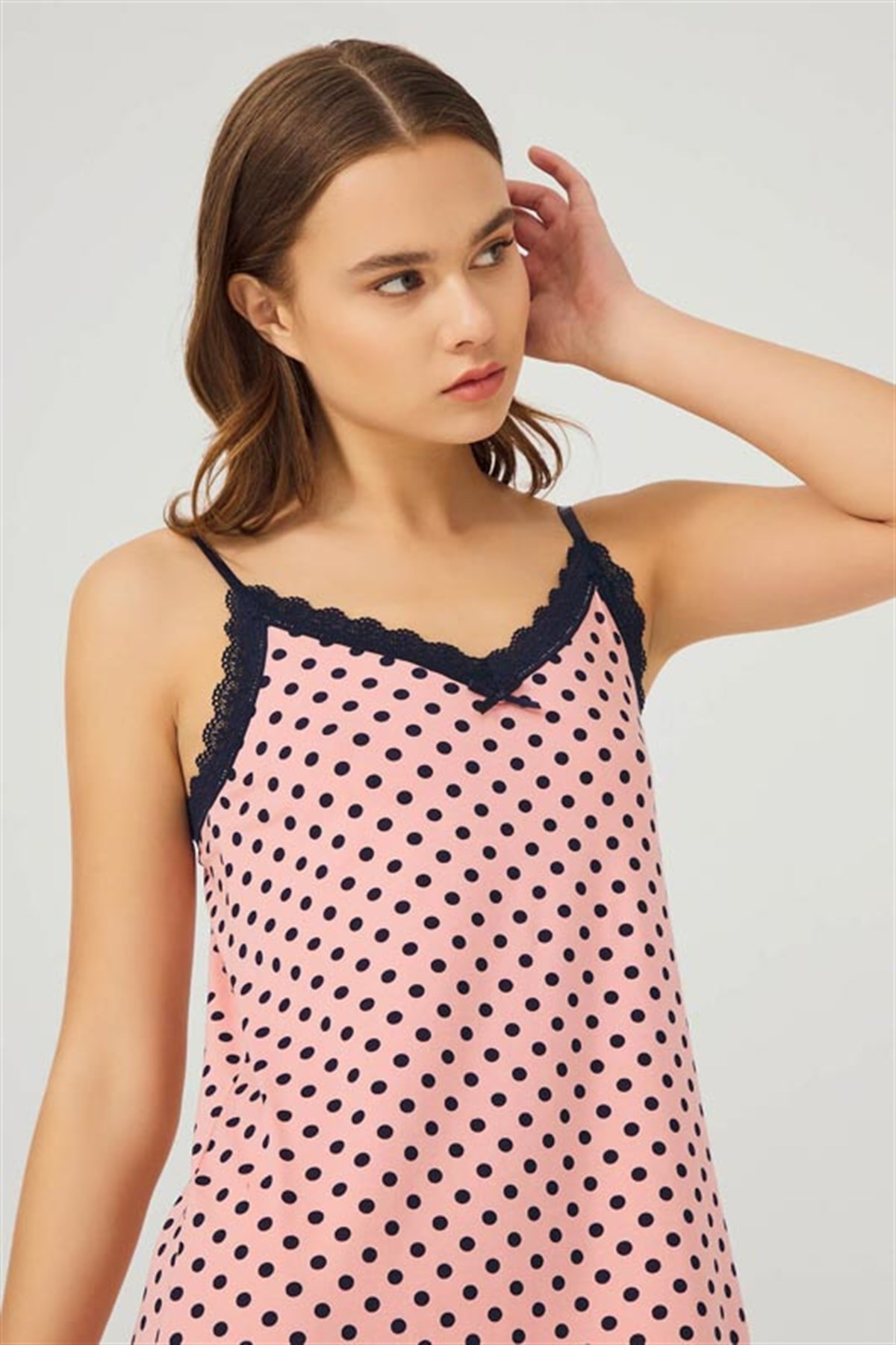 Pembe Lacivert Puantiyeli İnce Askılı Pamuklu Kadın Gecelik