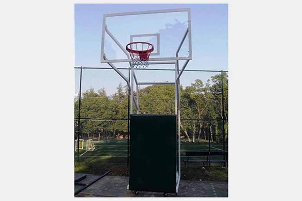 BSE 119 Basketbol Potası: 4 Direk Tekerlekli, Ağırlıklı, Seyyar 15 mm Cam (Ak.) Panya 105 x 180 cm. Ön Tarafı Çarpmalara Karşı Koruyuculu 20 Sabit Çember ile Güvenilir Performans ve Ek Koruma Özellikleri