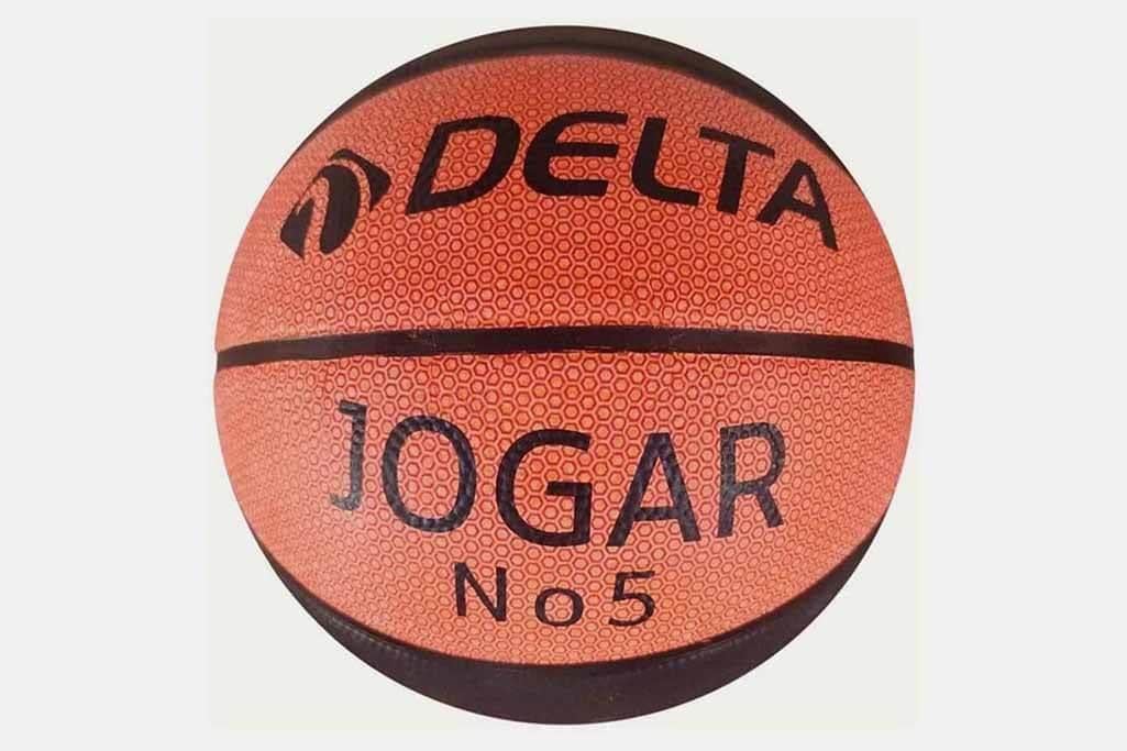 Delta Jogar Basketbol Topu No:5 ile basketbolun keyfini doyasıya yaşayın. Dayanıklı yapısı ve canlı renkleri ile bu top, her yaştan basketbolsever için ideal bir seçimdir.