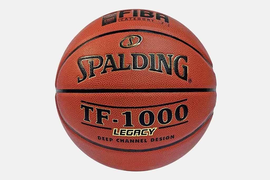 Spalding TF-1000 ZK Pro Basketbol Maç Topu No:7 ile her atışta ve smaçta mükemmel kontrol ve isabet sağlayın. NBA tarafından da kullanılan bu top, en üst düzey performans için tasarlanmıştır.