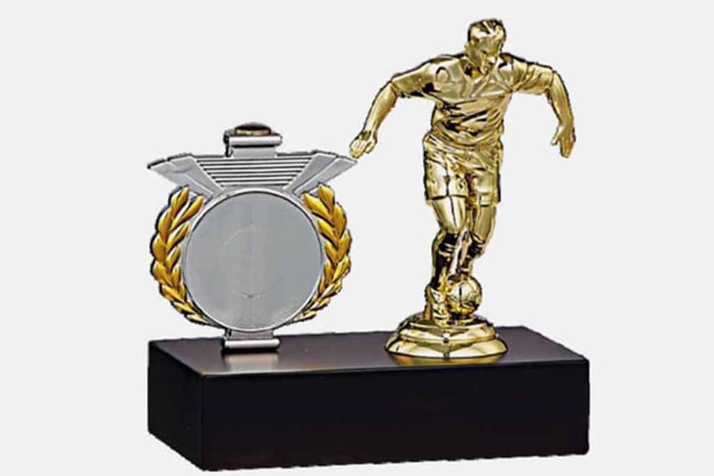 Bayspor L68 Futbol Figürlü Kupa