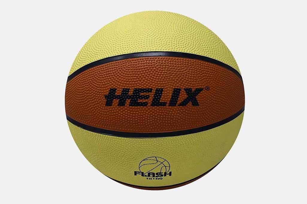 Helix Flash Tx100 Basketbol Topu No: 5 ile basketbolun keyfini doyasıya yaşayın. Dayanıklı yapısı ve canlı renkleri ile bu top, her yaştan basketbolsever için ideal bir seçimdir.