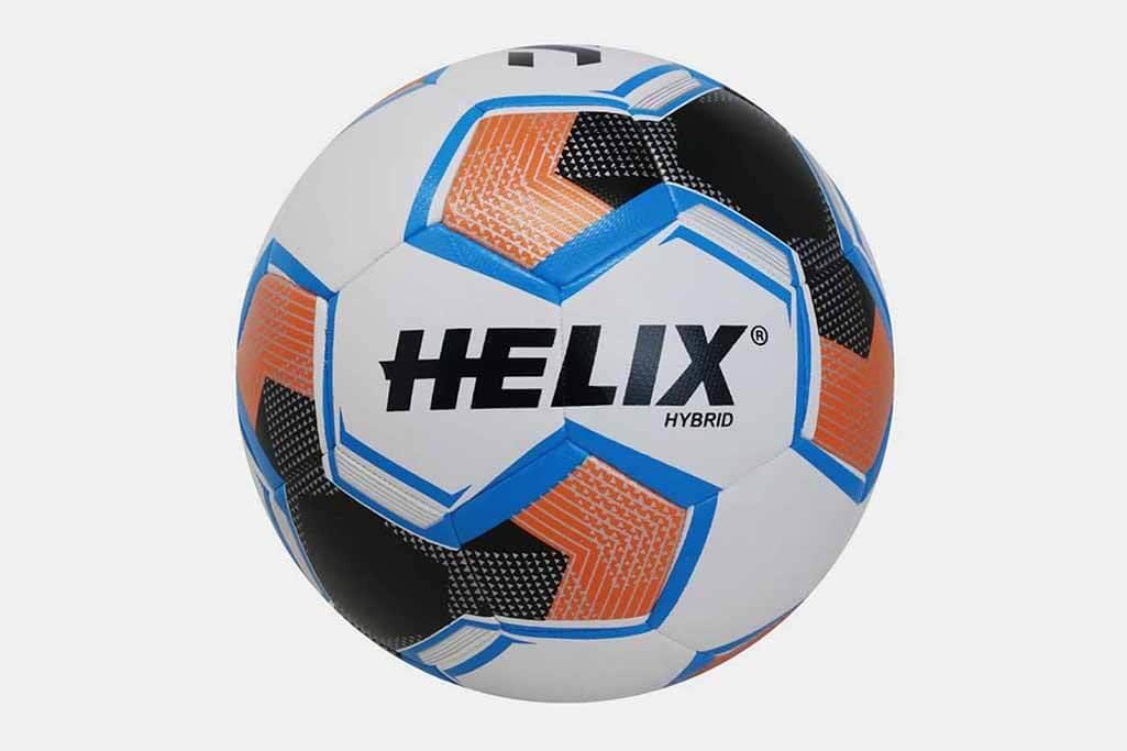 Helix H-HBFT4 hybrid futbol topu, geleceğin yıldızlarını yetiştirmek için harika bir tercih. Dayanıklı ve kaliteli tasarımıyla uzun süreli kullanım sunar. Çocukların futbol tutkusunu alevlendirin!