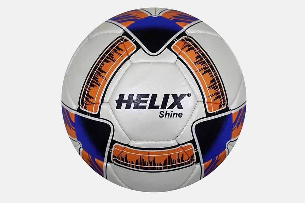 Helix Shine No:5, futbolu en üst seviyede yaşamak isteyenler için tasarlandı. Dayanıklılığı ve performansıyla seni asla yarı yolda bırakmaz.