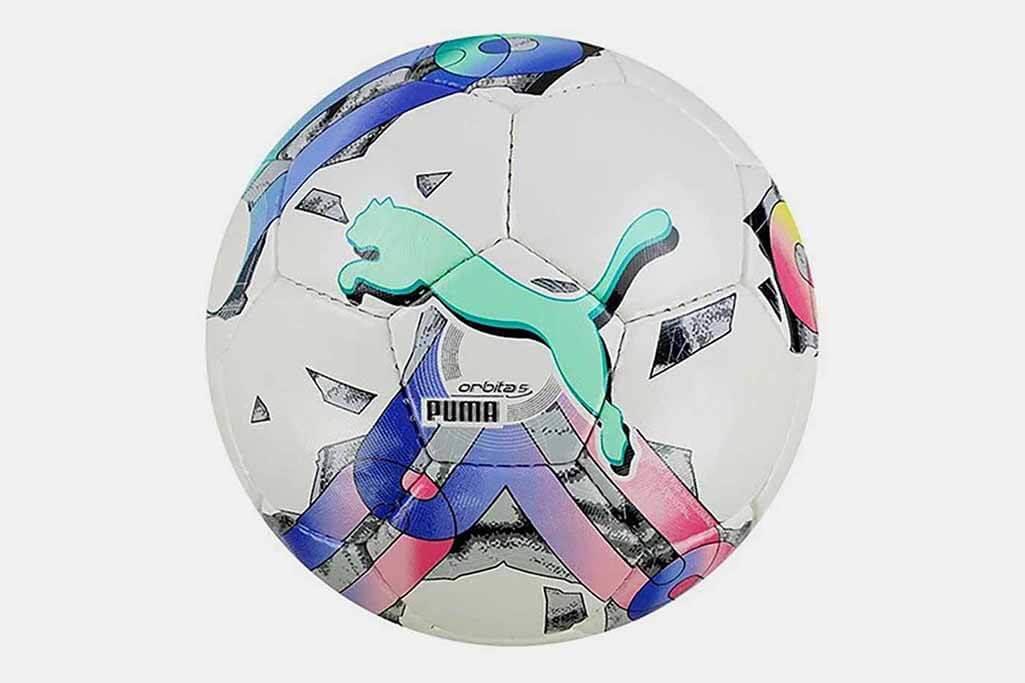 Puma Orbita 5 Hs No:5 futbol topu ile her vuruşta keyifli bir futbol deneyimi yaşayın. Dayanıklı ve sağlam yapısıyla uzun süreli kullanım için ideal.