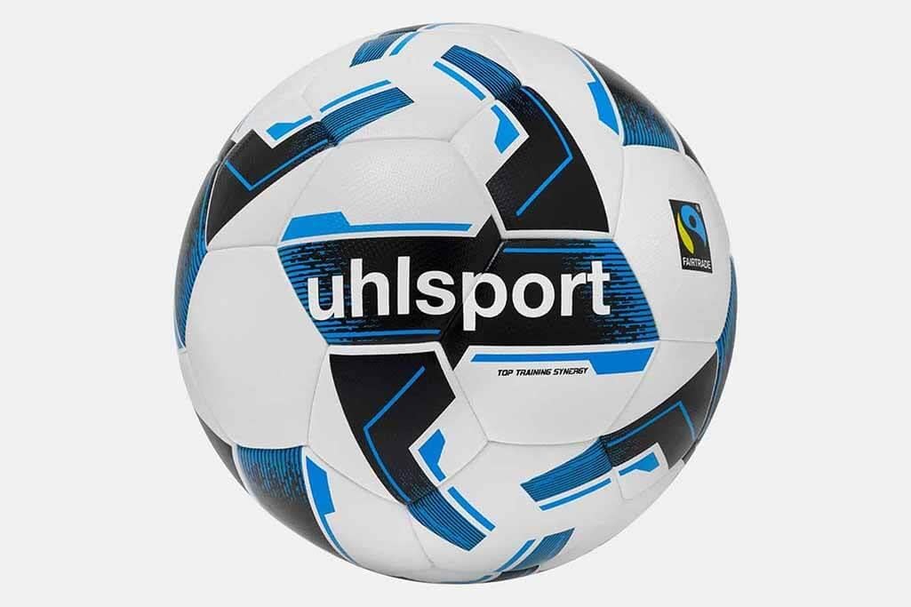 Uhlsport Synergy Fairtrade ile hem yeteneklerinizi geliştirin hem de adil ticaret uygulamalarını destekleyin. Kaliteli malzemesi ve Fairtrade sertifikasıyla fark yaşatın.