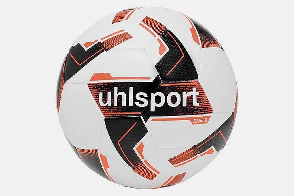 Uhlsport Resist Synergy No:5 futbol topu, son derece dayanıklı yapısı ile uzun süreli kullanım için idealdir. Her türlü zeminde rahatlıkla kullanabileceğiniz bu topla, her maçta en iyi performansınızı sergileyebilirsiniz.