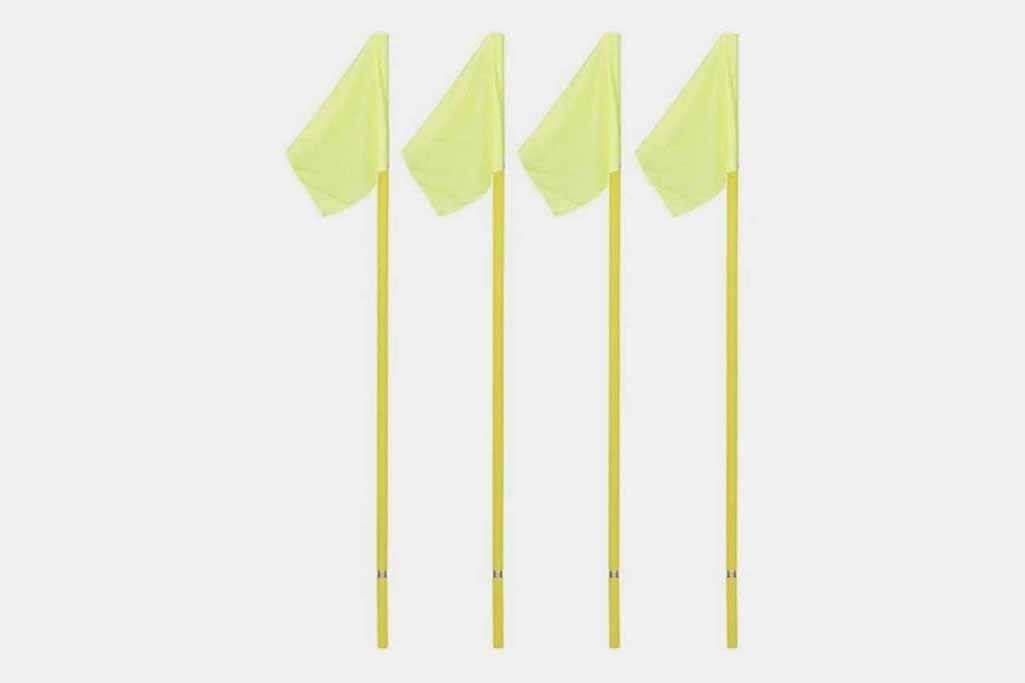 Scucs Korner Direği Yaylı Bayraklı: Sahada Renk ve Hareket Katın