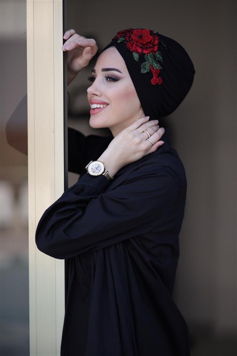 İşlemeli Red Rose -Siyah