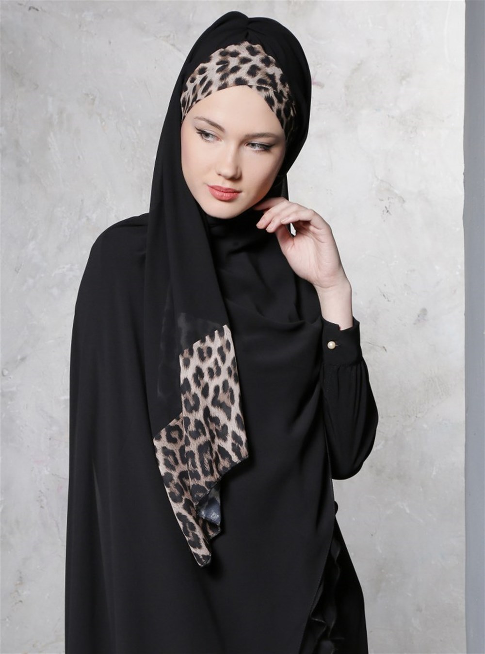 Fularlı Pratik Şal-Siyah Leopar