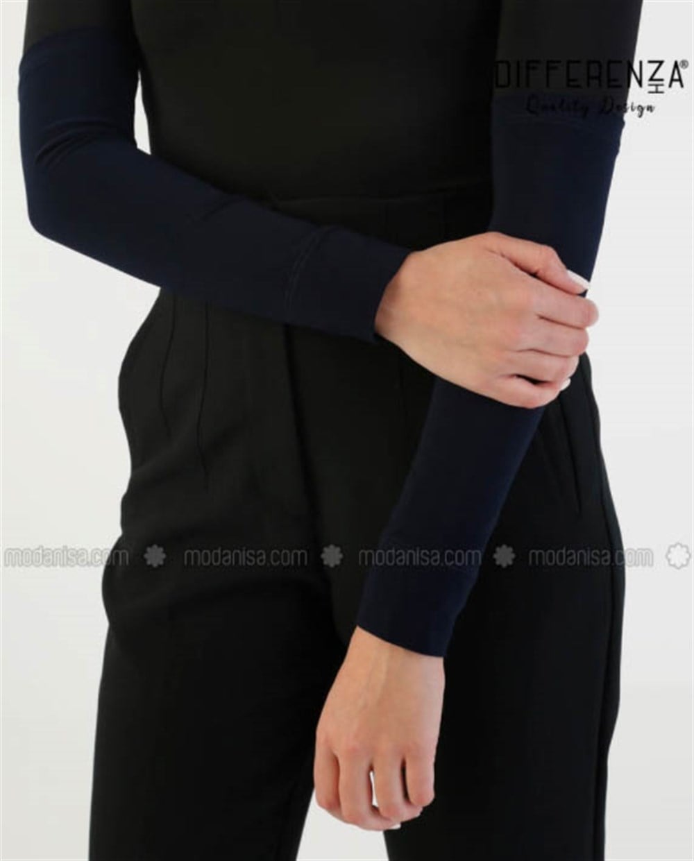 Sandy Kolluk-Lacivert