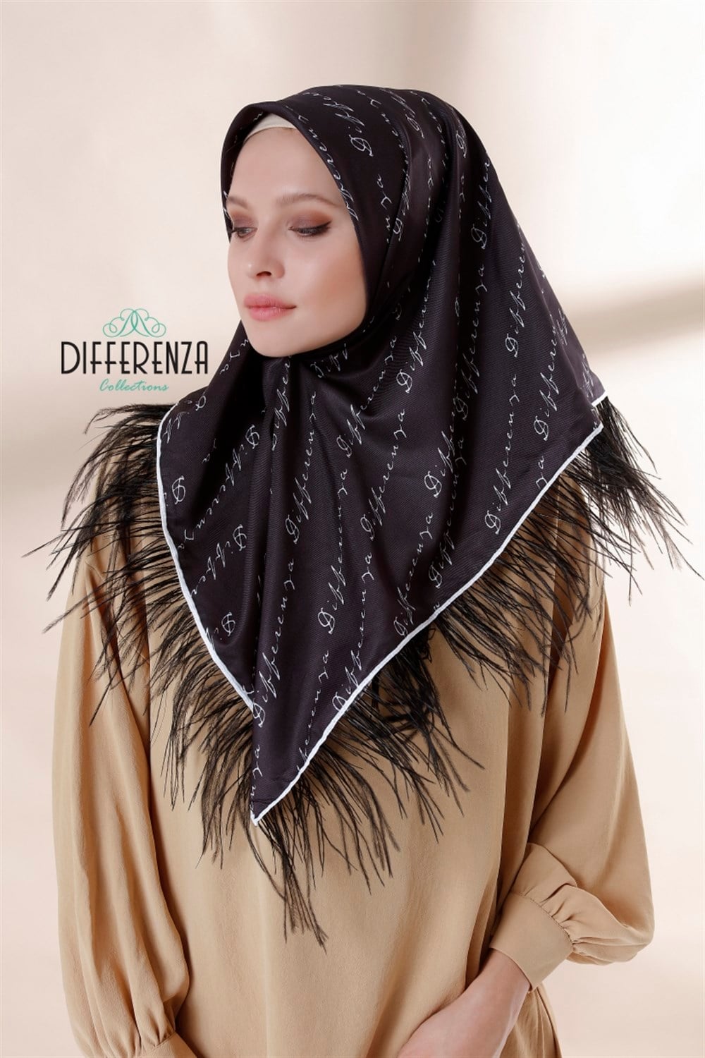 Tüylü Logolu Eşarp - Siyah